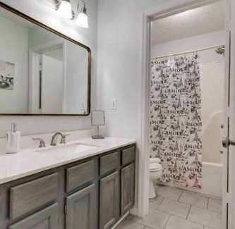 Downtown Nashville Apartment | Beautiful 3 Bedroom- free parking 2M to Broadway