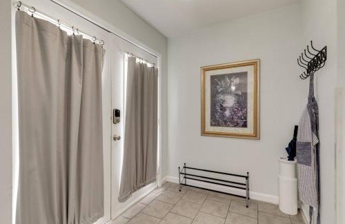 Downtown Nashville Apartment | Beautiful 3 Bedroom- free parking 2M to Broadway