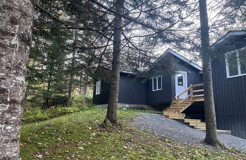 Plymouth House | Beautiful 3-bedroom house with WiFi close to hiking, lakes, Killington and Okemo