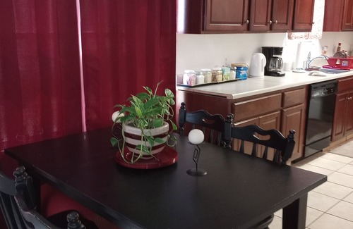 Mosby House | Beautiful 3 Bedroom House Close To Richmond Raceway