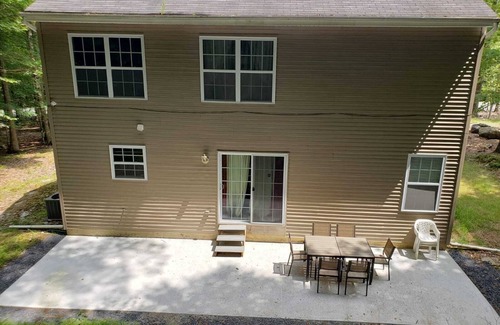 Bushkill House | Beautiful 3-bedroom house inside Saw Creek Estates near VIP pool