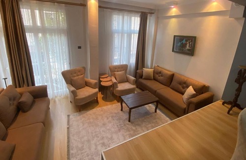 Kusadasi City Centre House | Beautiful 3-Bedroom House with Sea view and Garden