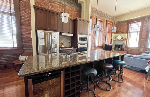 East Kootenay Condo | Beautiful 3 Bedroom l Sleeps 5