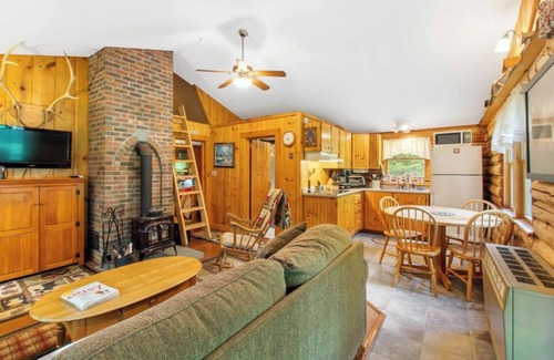 Pittsburg Cabin | Beautiful 3-bedroom log cabin in Pittsburg with snowmobile and ATV trail access.