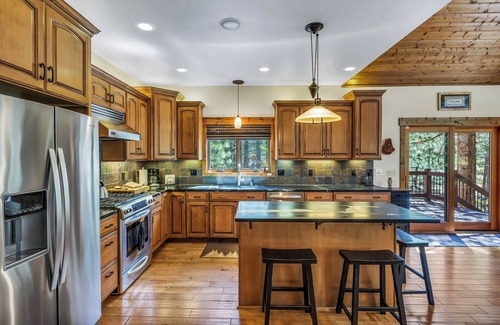 Pinehaven House | Beautiful 3 Bedroom Mountain Paradise near Lake Davis
