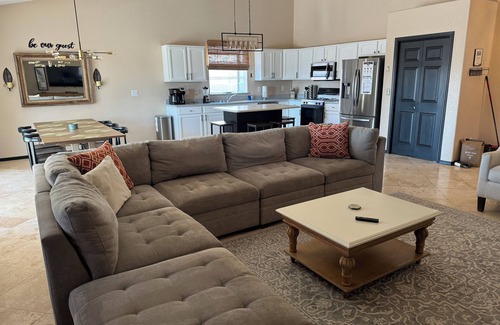 Fort Mohave House | Beautiful 3-bedroom pool home with 6 beds and golf course view. Minutes to river