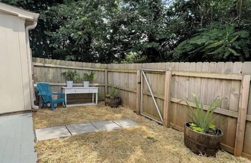 Greensboro House | Beautiful 3 Bedroom Townhouse