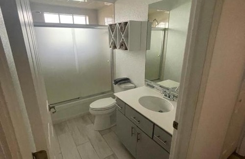 Edgewater House | Beautiful 3 bedroom home with pool Internal name: Barker house