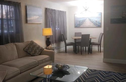 Edgewater House | Beautiful 3 bedroom waterfront home Blue Door