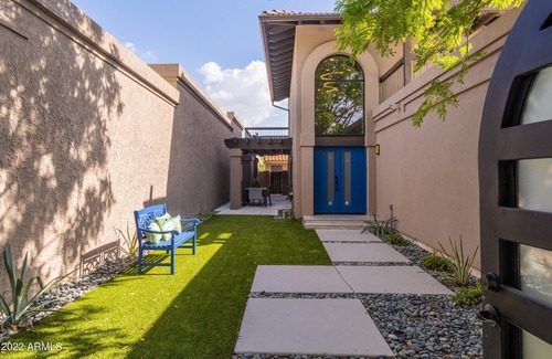 Inner Circle House | Beautiful 3-bedroom house with office in Scottsdale.