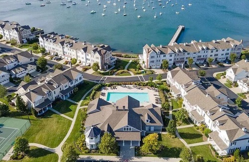 Hingham House | Beautiful 3 br/4 ba townhome in waterfront community; 2-min walk to Boston ferry
