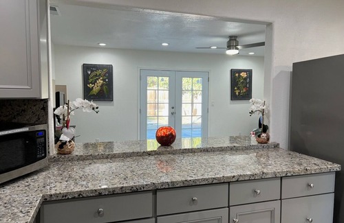 Fresno House | Beautiful 3 BR conveniently located near highway 41 & 99, restaurants, grocery