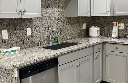 Fresno House | Beautiful 3 BR conveniently located near highway 41 & 99, restaurants, grocery
