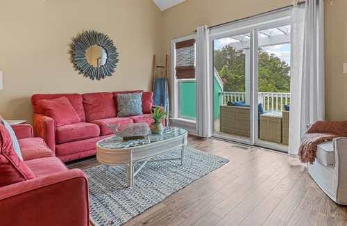 Bermuda Bay House | Beautiful 3 BR, 3.5 Bath, Mini-Waterpark, Pool, Gym, Linens Provided / Sleeps 6