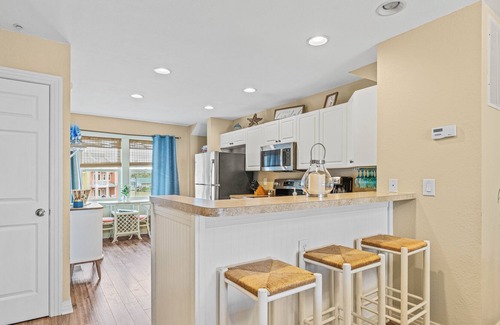 Bermuda Bay House | Beautiful 3 BR, 3.5 Bath, Mini-Waterpark, Pool, Gym, Linens Provided / Sleeps 6