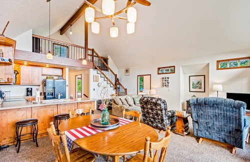 Sagle House | Beautiful 3-story home with lake/bay views, deck, grill, firepit & fireplace