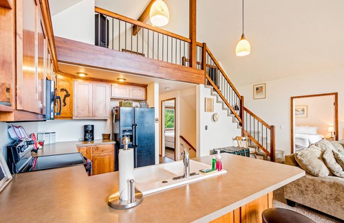 Sagle House | Beautiful 3-story home with lake/bay views, deck, grill, firepit & fireplace