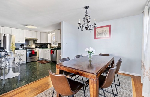 Waltham Apartment | Beautiful 3BD/1BA apartment W Parking 7337