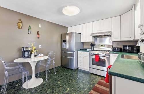 Waltham Apartment | Beautiful 3BD/1BA apartment W Parking 7337
