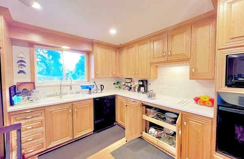 Kirkland Apartment | Beautiful 3bd 2ba apartment