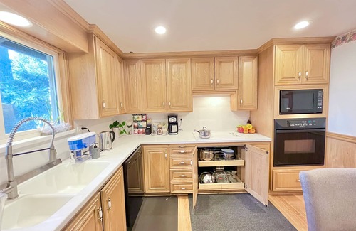 Kirkland Apartment | Beautiful 3bd 2ba apartment