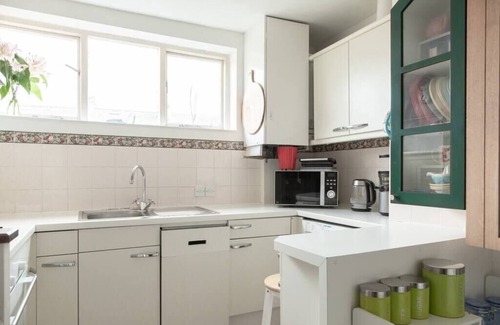 Junction Apartment | Beautiful 3BD Flat in Archway London