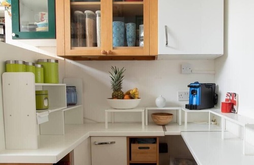 Junction Apartment | Beautiful 3BD Flat in Archway London