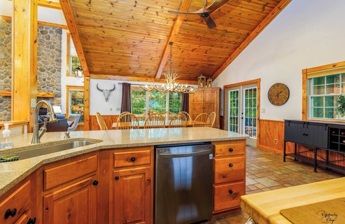 The Galena Territory Cabin | Beautiful 3Bed 4.5Bath Cabin w/Bonus Room - Near Trails and Lake
