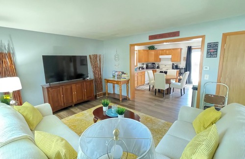 Milwaukee House | Beautiful 3br, 1.5 bath townhouse centrally located in the heart of Milwaukee.