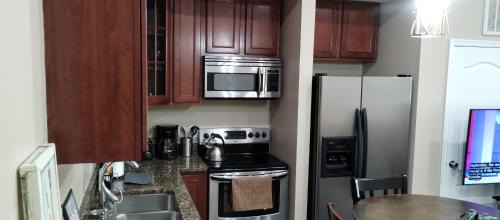 Le Droit Park Apartment | Beautiful 3BR 3BA Condo with free parking near Downtown Washington DC
