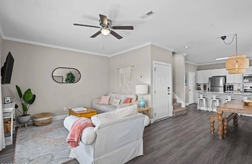 Hampstead House | Beautiful 3BR Townhome in Hampstead with marina access; boats welcome!