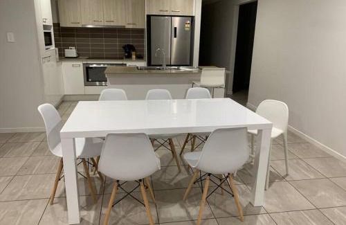 Ningi House | Beautiful 4 bdr house - Sandstone point, Bribie