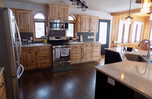 Cohasset House | Beautiful 4 BDRM Retreat on Loon Lake with Sauna and Sand Beach!