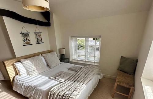 Leafield Cottage | Beautiful 4-Bed Cottage in Heart of the Cotswolds