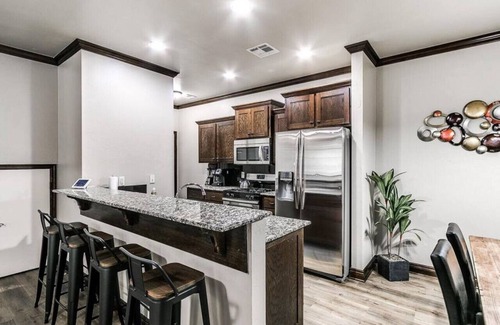 Central Oklahoma City House | Beautiful 4 Bed House With King Bed & HOA Park