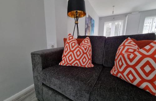 Manchester House | Beautiful 4 bed home, Sleeps 6, driveway parking, With sky & BT sports