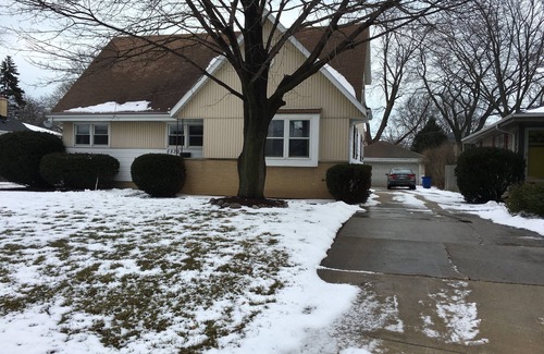 Glendale House | Beautiful 4 Bedroom 2.5 Bath with a pool table