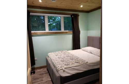 Rideau Lakes Cottage | Beautiful 4 Bedroom 2bath Cottage on 3 Acre Wooded Land