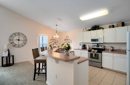 Highgate Park Villa | Beautiful 4 Bedroom 3 Bathroom pool and spa Villa In Secure Gated Community