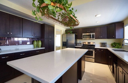 Perris House | Beautiful 4 Bedroom, 4 KING size Beds, COZY
