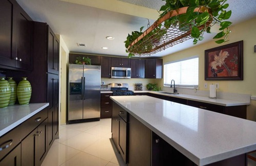 Perris House | Beautiful 4 Bedroom, 4 KING size Beds, COZY