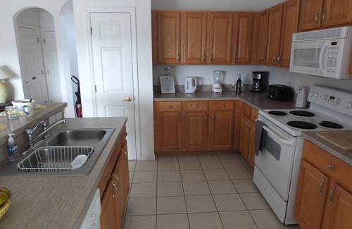 Highgate Park Villa | Beautiful 4 Bedroom Home, South facing, Free Wifi, 10 mins from Disney