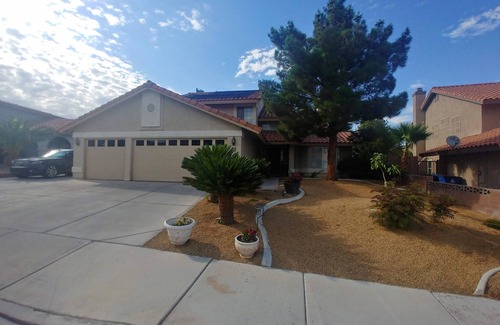 Las Vegas House | Beautiful 4 bedroom Home By Summerlin with Pool & Hot Tub