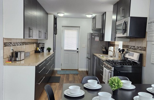 Ypsilanti House | Beautiful 4 bedroom home