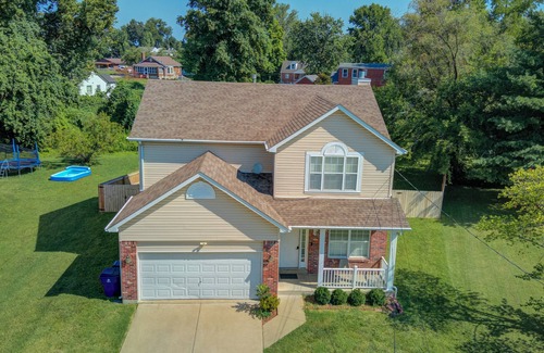 Overland House | Beautiful 4-bedroom house Central to St. Louis and St. Charles
