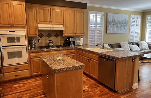 Windsor House | Beautiful 4 bedroom home w/luxurious furnishings