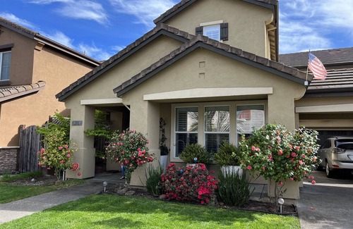Windsor House | Beautiful 4 bedroom home w/luxurious furnishings