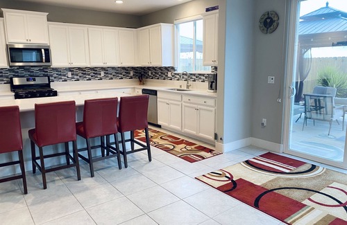 Ripon House | Beautiful 4 Bedroom Home with Gated Backyard Patio: Ripon