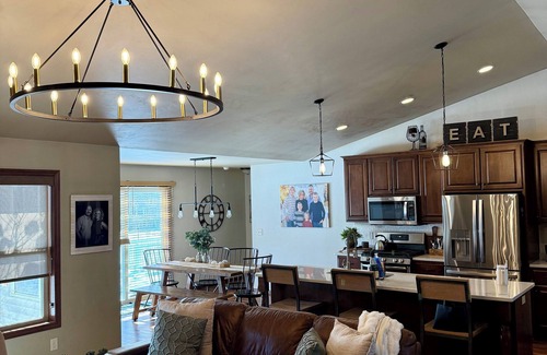 De Pere House | Beautiful 4 bedroom house located in West Depere. Just 7 miles from Lambeau!