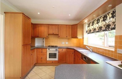 St. Margarets and North Twickenham House | Beautiful 4 Bedroom London House in Twickenham - Private Parking. Garden